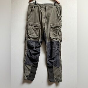 Haglöfs Technical Outdoor Cargo Pants • Reinforced Knees & Seat • Sz 36